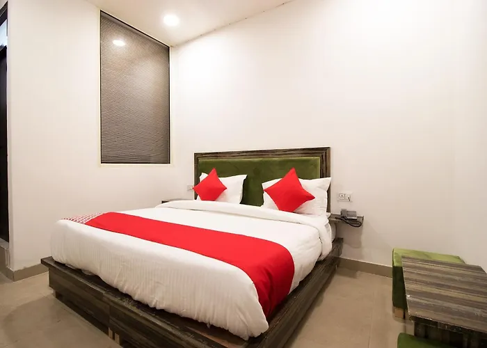 Oyo Flagship 44094 Grand Inn Near Dashrath Puri Metro Station New Delhi