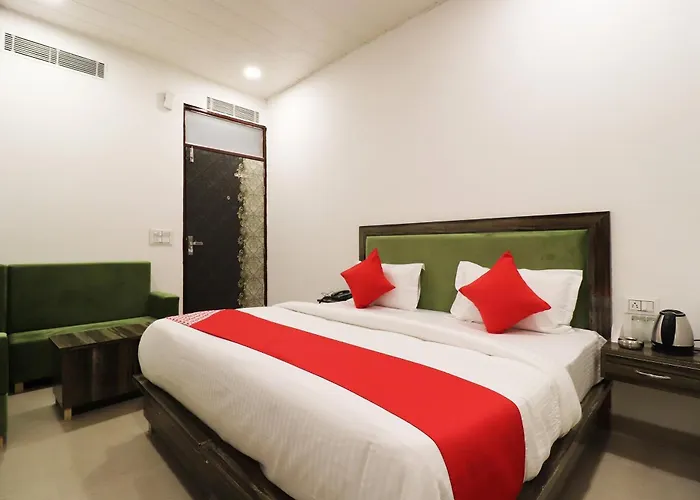 Oyo Flagship 44094 Grand Inn Near Dashrath Puri Metro Station New Delhi
